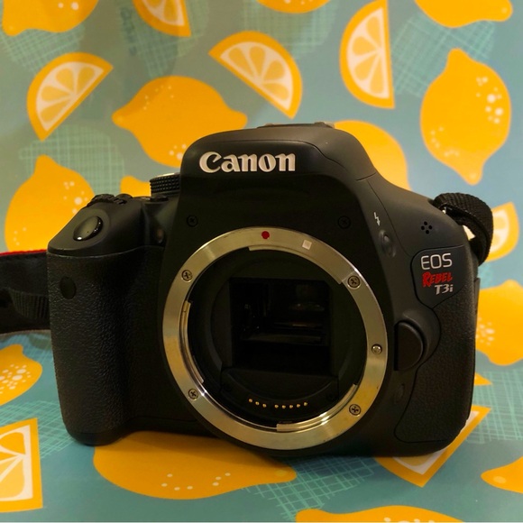 Canon T3i / EOS 600D / Kiss X5 w/ 18-55mm efs & 75-300mm ef - Picture 3 of 13